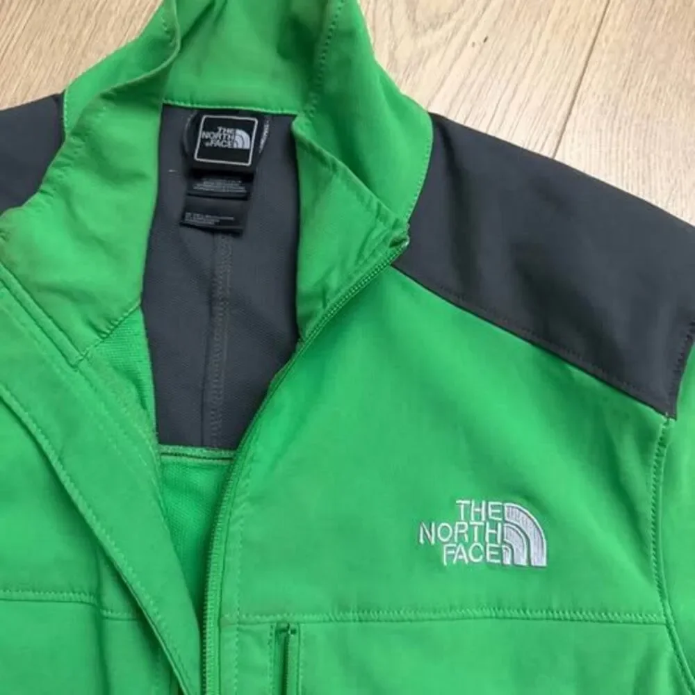 The North Face Softshell Jacket men’s size medium green